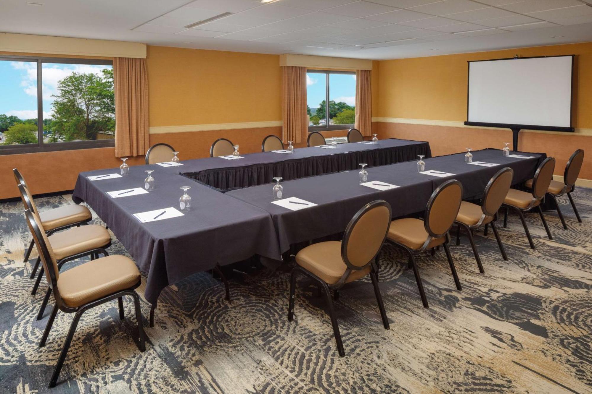 Doubletree Boston North Shore Danvers Exterior photo