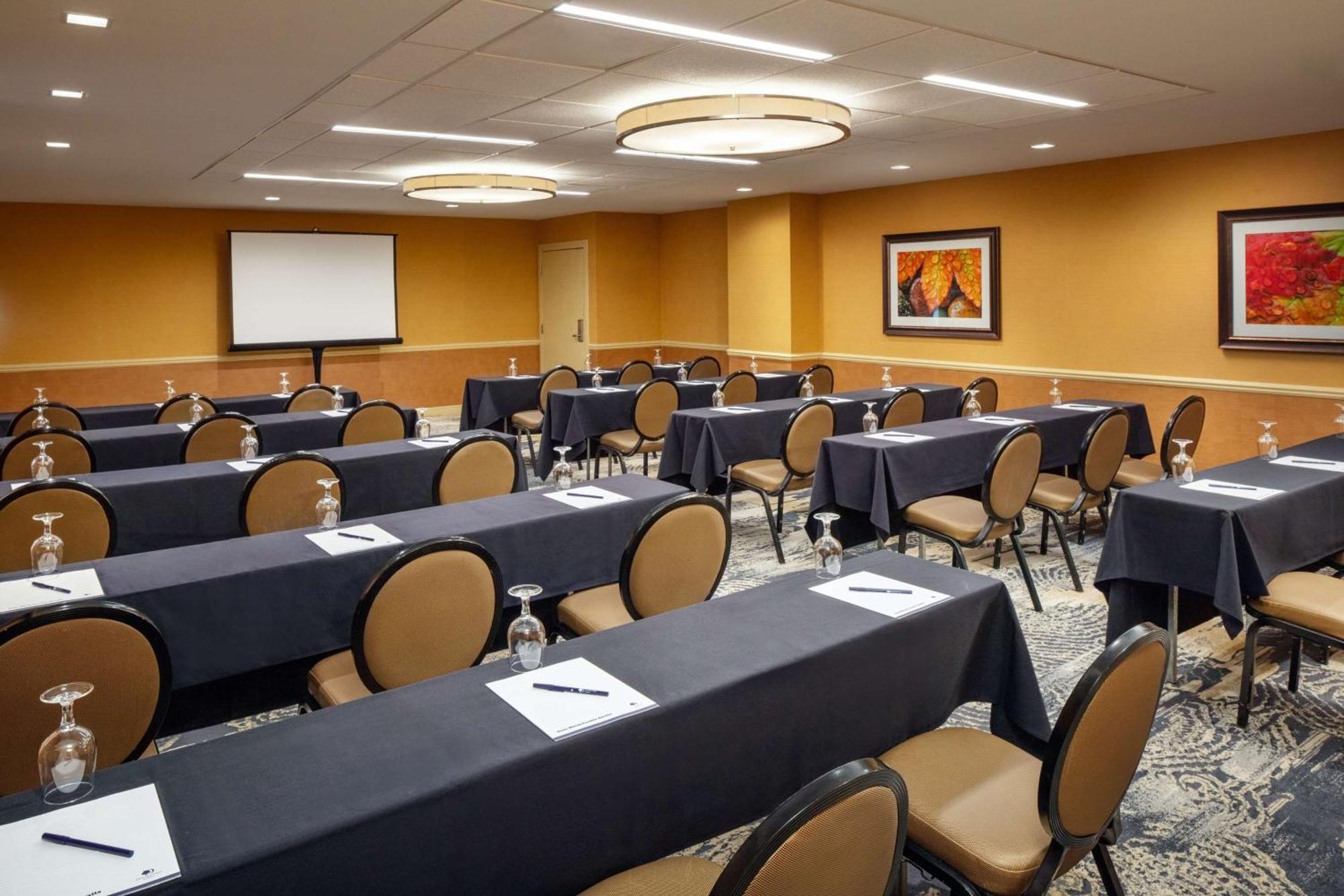 Doubletree Boston North Shore Danvers Exterior photo